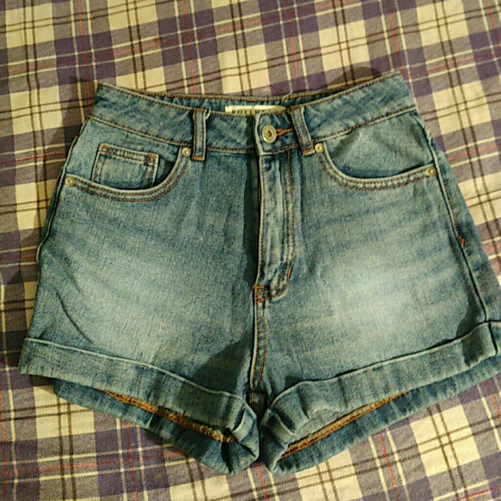 High-waisted PacSun mom shorts